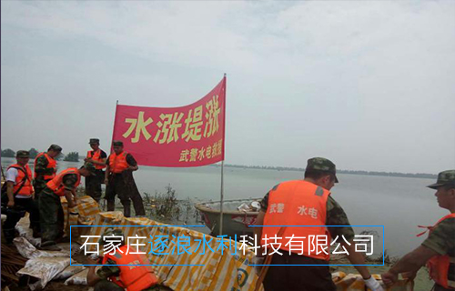 河北沿海地區，現場為堵水墻建設工作進行中